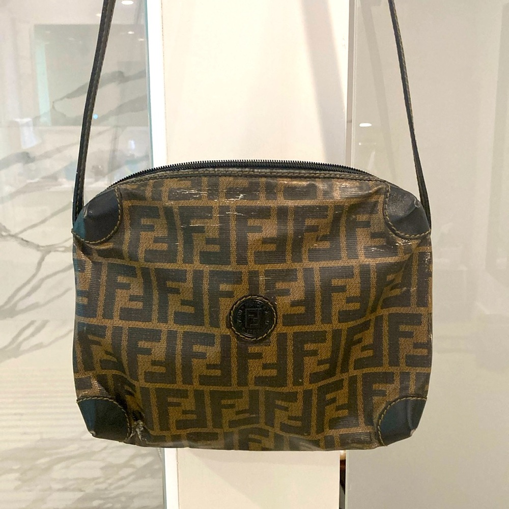 🌊Vintage 100% Authentic Fendi Crossbody Bag🌊